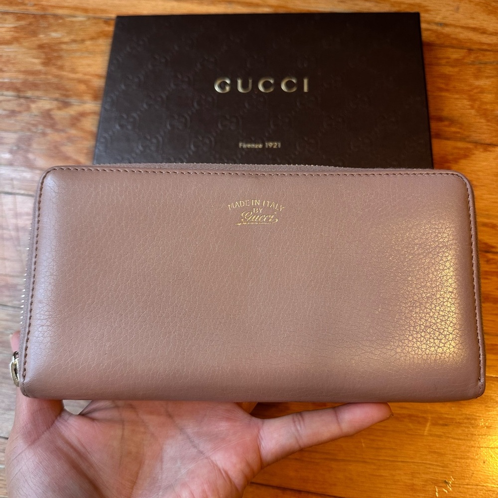 GUCCI Zip around wallet